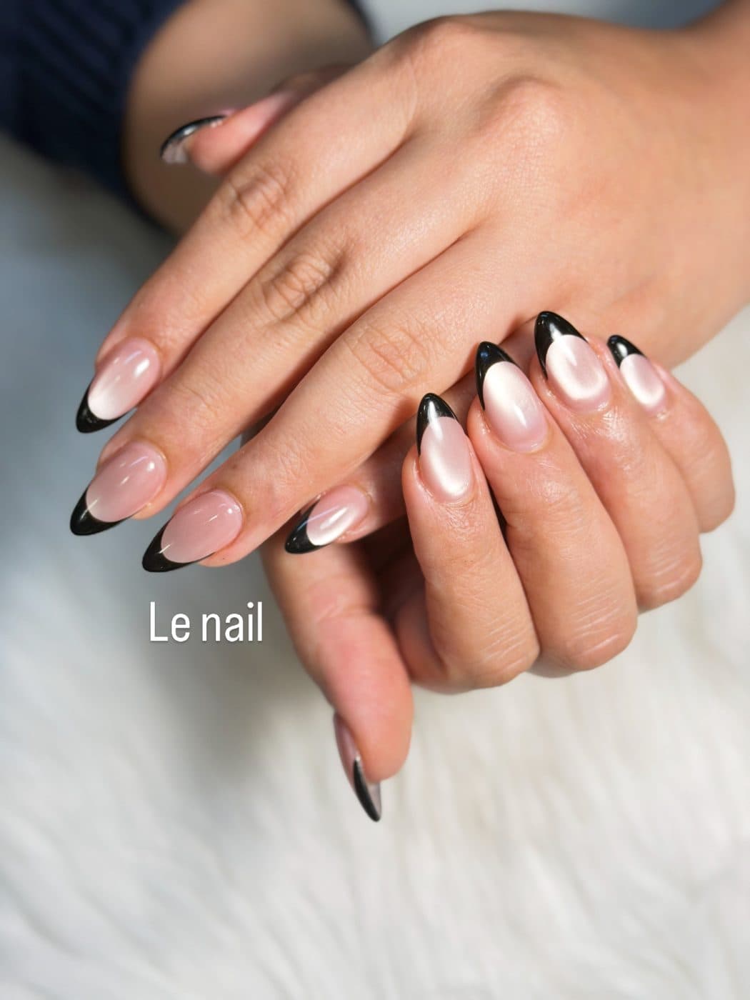 Neutral nails with ring